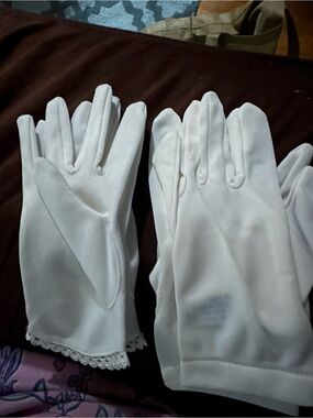 Kid sizes - 2 Classic White Dress Gloves